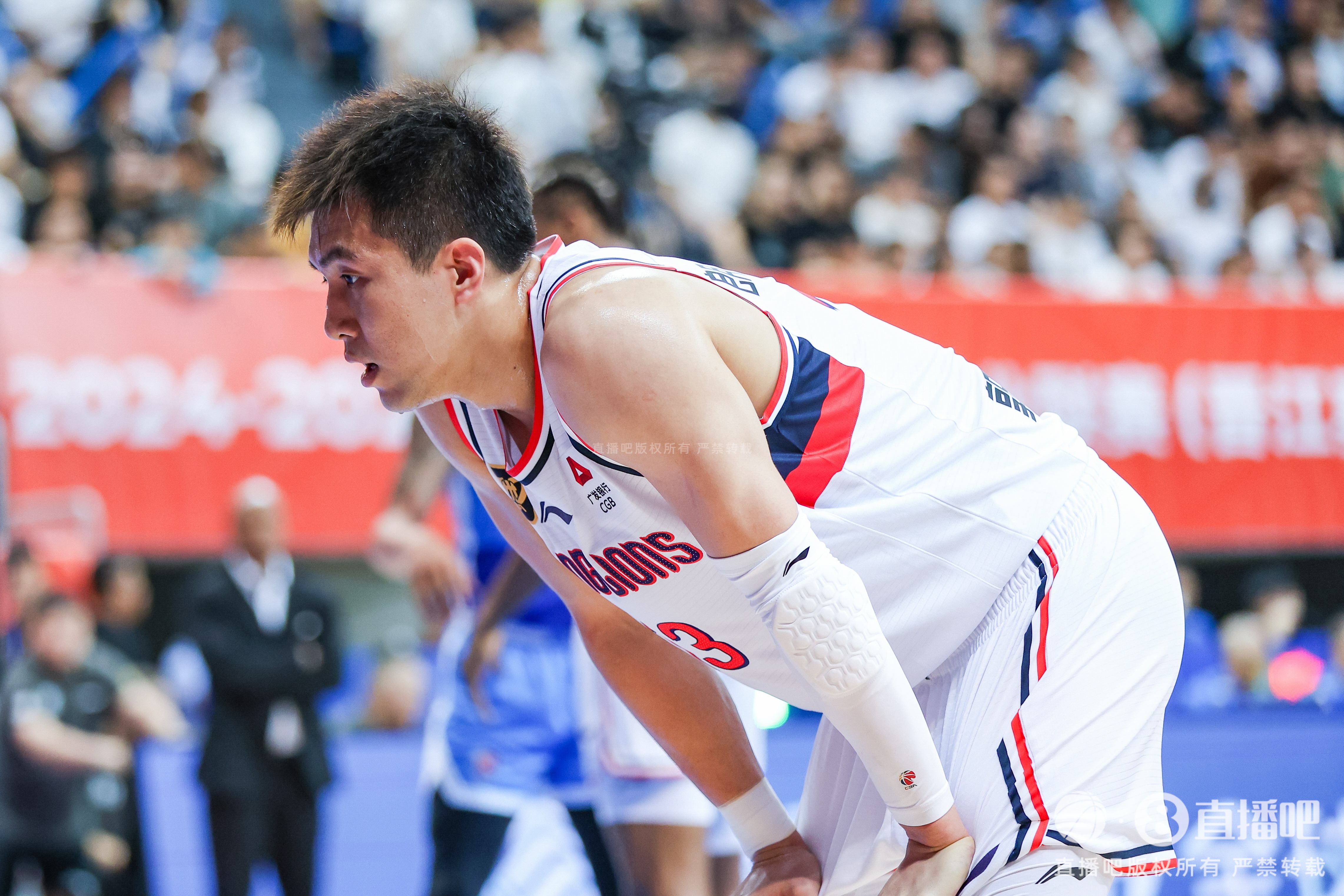 黑透了的一年！郭艾伦3月初遭膝盖重伤赛季报销 今又被诈骗近千万